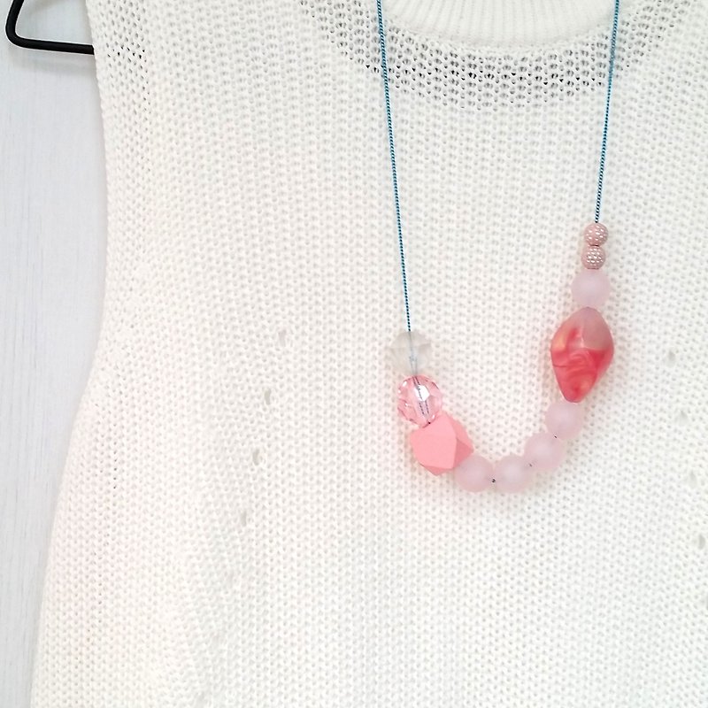 Amusing Baby Pink Beaded Long Chain Necklace - สร้อยคอยาว - พลาสติก สึชมพู