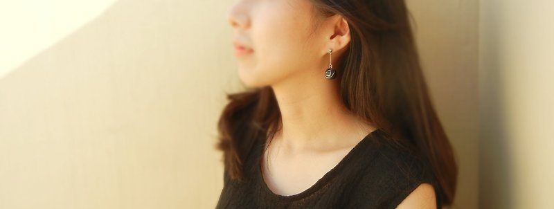 *coucoubird*Black and white mixed color soft clay earrings/extended - ต่างหู - ดินเผา สีดำ
