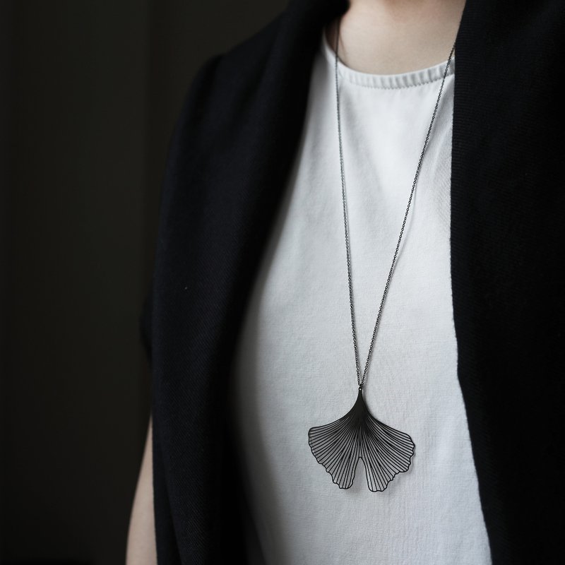 Ginkgo Pendant M - สร้อยคอ - สแตนเลส สีเงิน