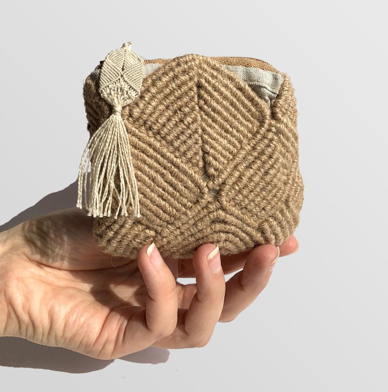 Macrame wallet Eco jute coin purse Small money pouch Handwoven zipper purse - 化妝包/收納袋 - 棉．麻 咖啡色