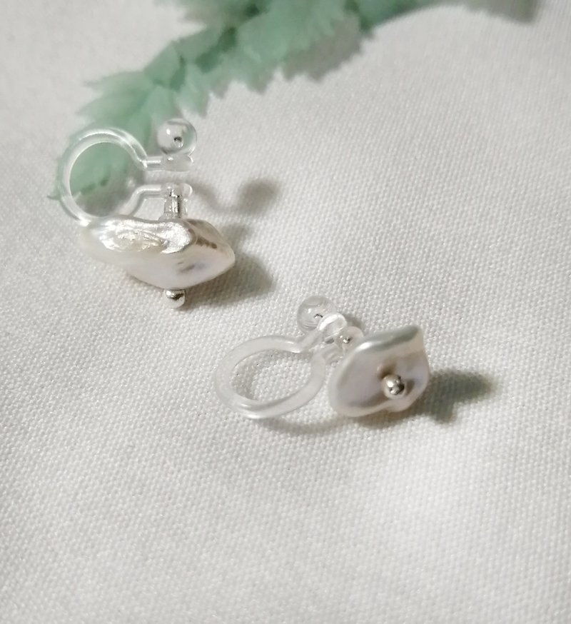 【Natural Baroque Pearl Earrings】925 Sterling Silver Clip Earrings Gift Handmade Silver Jewelry - ต่างหู - ไข่มุก สีเงิน