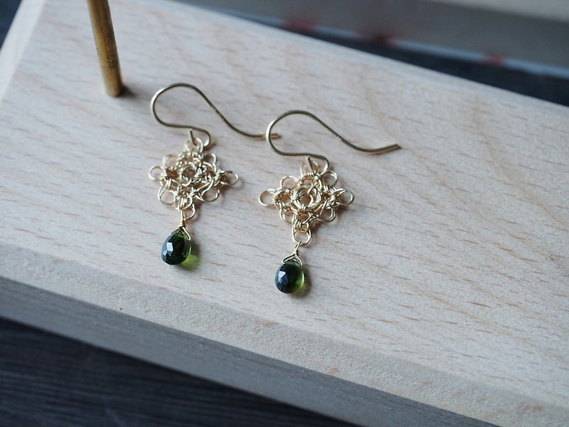 [Maya Tara] Natural Green Tourmaline Hand-stitched Earrings 14KGF Tourmaline earrings - Earrings & Clip-ons - Semi-Precious Stones Green