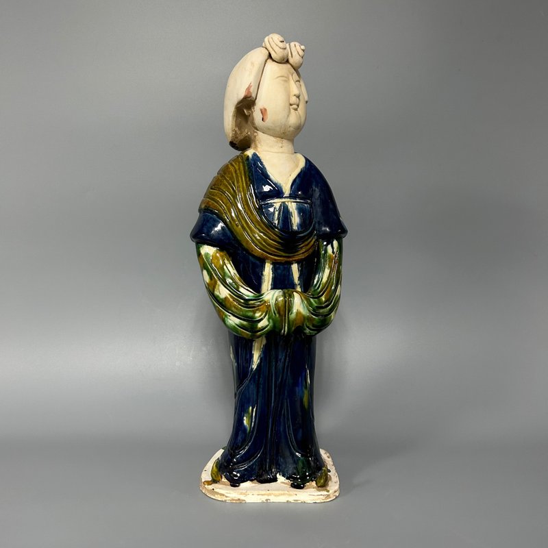 Tang Dynasty Tri-Colored Female Attendant Figurines - ของวางตกแต่ง - ดินเผา สีกากี