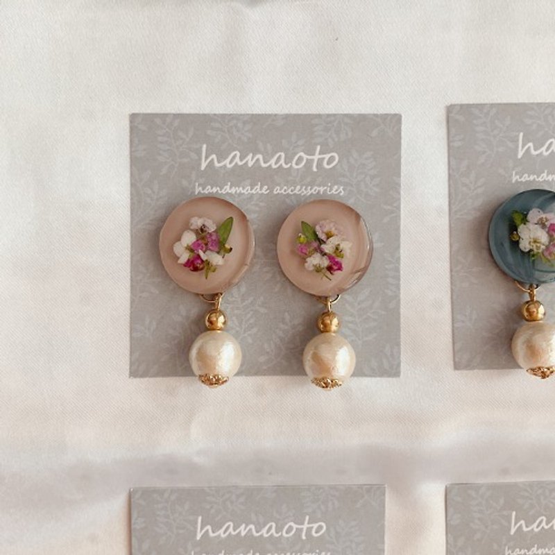 cotton pearl × dried flowers dull pink earrings - 耳環/耳夾 - 樹脂 粉紅色