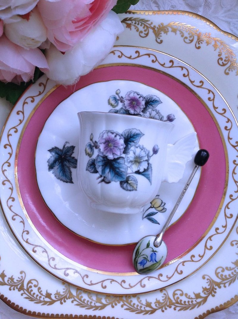 イギリスのボーンチャイナロイヤルウスターの手描きの蝶細かい骨の中国のコーヒーカップツーピースの在庫 - マグカップ - 磁器 ブルー