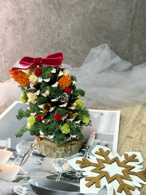 Kaza Lamour 花藝. 研究室 KL- 苔蘚松果聖誕樹-可自行DIY