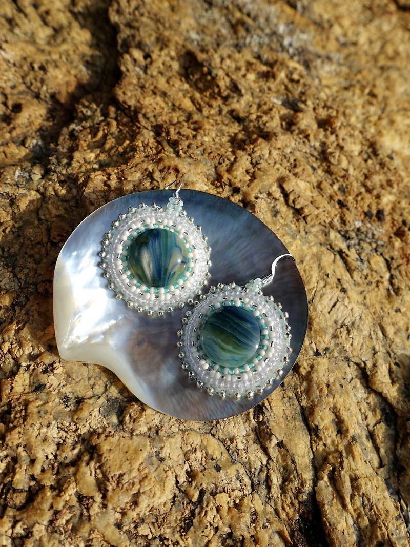 Green glass bead earrings - ต่างหู - วัสดุอื่นๆ สีเขียว