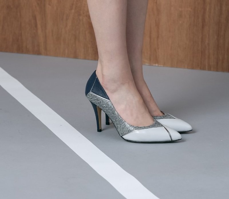 Broken structure pointed leather fine high heels blue ash - รองเท้าส้นสูง - หนังแท้ สีน้ำเงิน
