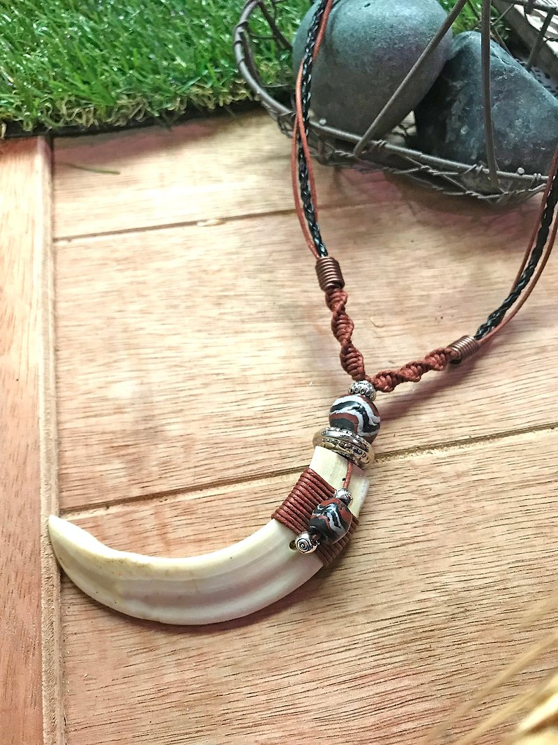Don't be afraid! The crescent moon necklace is limited - Necklaces - Other Materials Brown