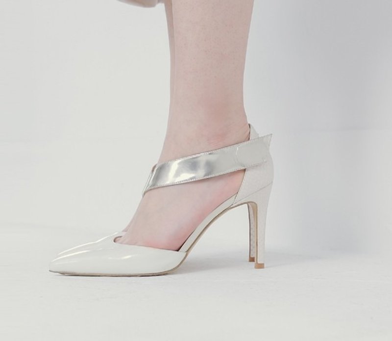Metal arc decoration leather sharp pointed high heels white - รองเท้าส้นสูง - หนังแท้ ขาว
