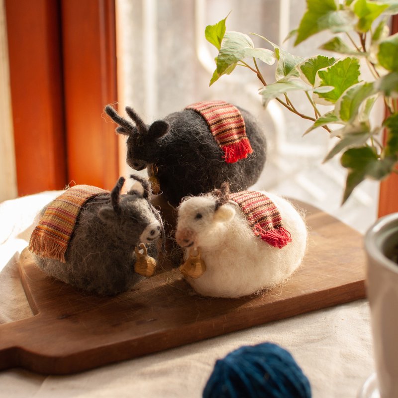 Traveler Felt Wool Forest Animal Ornament - ตุ๊กตา - ขนแกะ หลากหลายสี