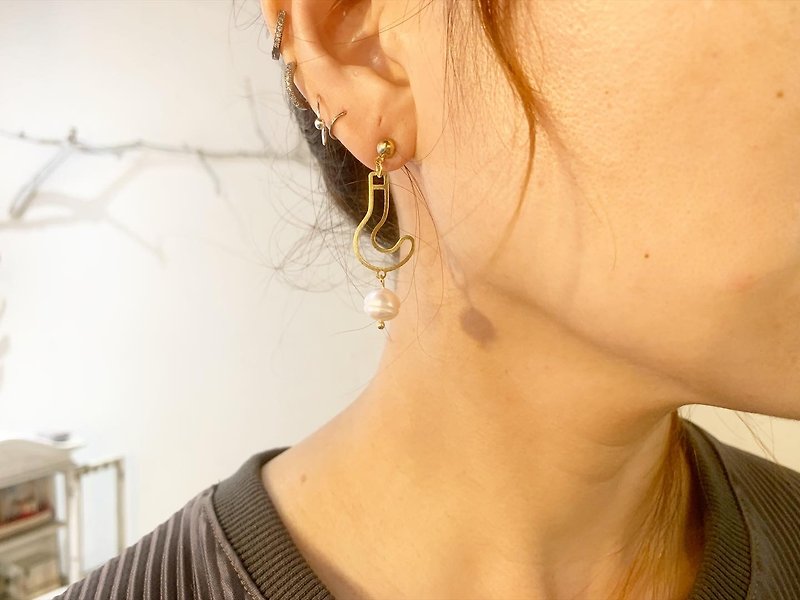 不對稱?珍珠黃銅耳環_可免費修改夾式耳環 - 耳環/耳夾 - 珍珠 白色