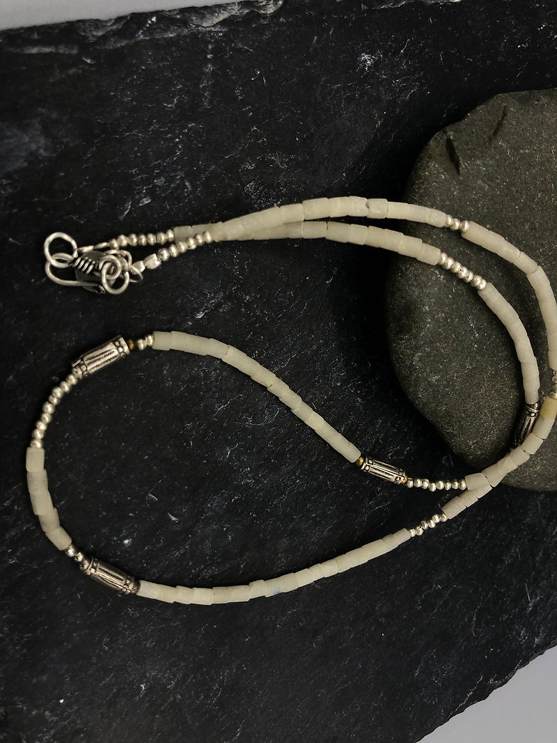 White jade and silver beads necklace (N0125) - สร้อยคอ - เครื่องเพชรพลอย ขาว