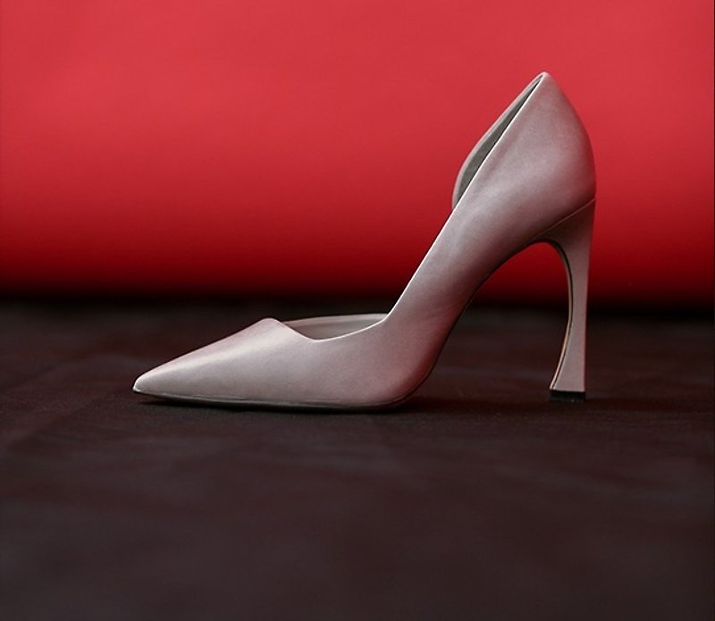Special heel type pointed leather high heel gray powder - รองเท้าส้นสูง - หนังแท้ สีเทา