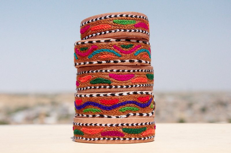 Hand-embroidered camel leather bracelet/leather bracelet/leather bracelet/leather bracelet/embroidered bracelet-embroidery - Bracelets - Genuine Leather Multicolor