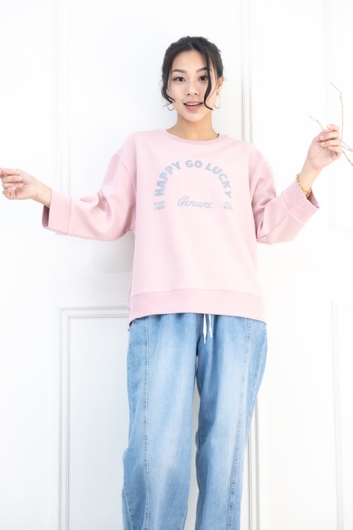 Meya 編縫編織 灰色HAPPY GO LUCKY印花 七分袖上衣 煙粉色