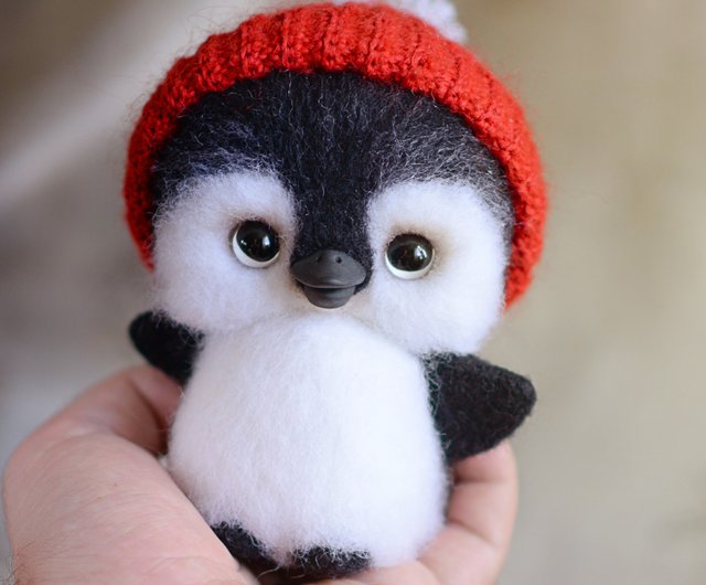 Needle hot felt penguin