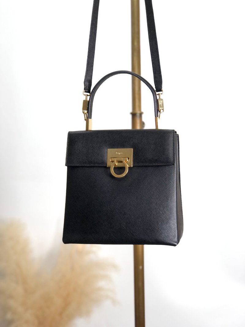 【 日本直送　名牌中古包 】Salvatore Ferragamo ショルダーバッグ ブラック ガンチーニ レザー 2WAY vintage 4g8ig3 - 側背包/斜背包 - 真皮 黑色