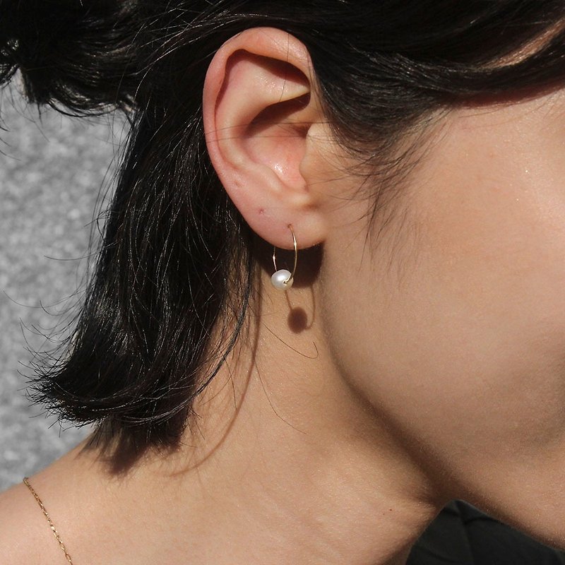 14K Gold-Filled Pearl Hoop Earrings - ต่างหู - ไข่มุก ขาว