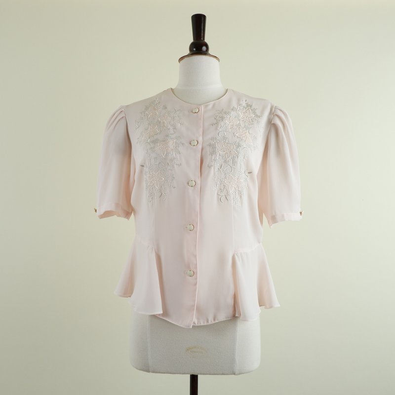 Vintage Pastel Pink Short Sleeve Blouse With Embroidered Details - เสื้อผู้หญิง - เส้นใยสังเคราะห์ สึชมพู