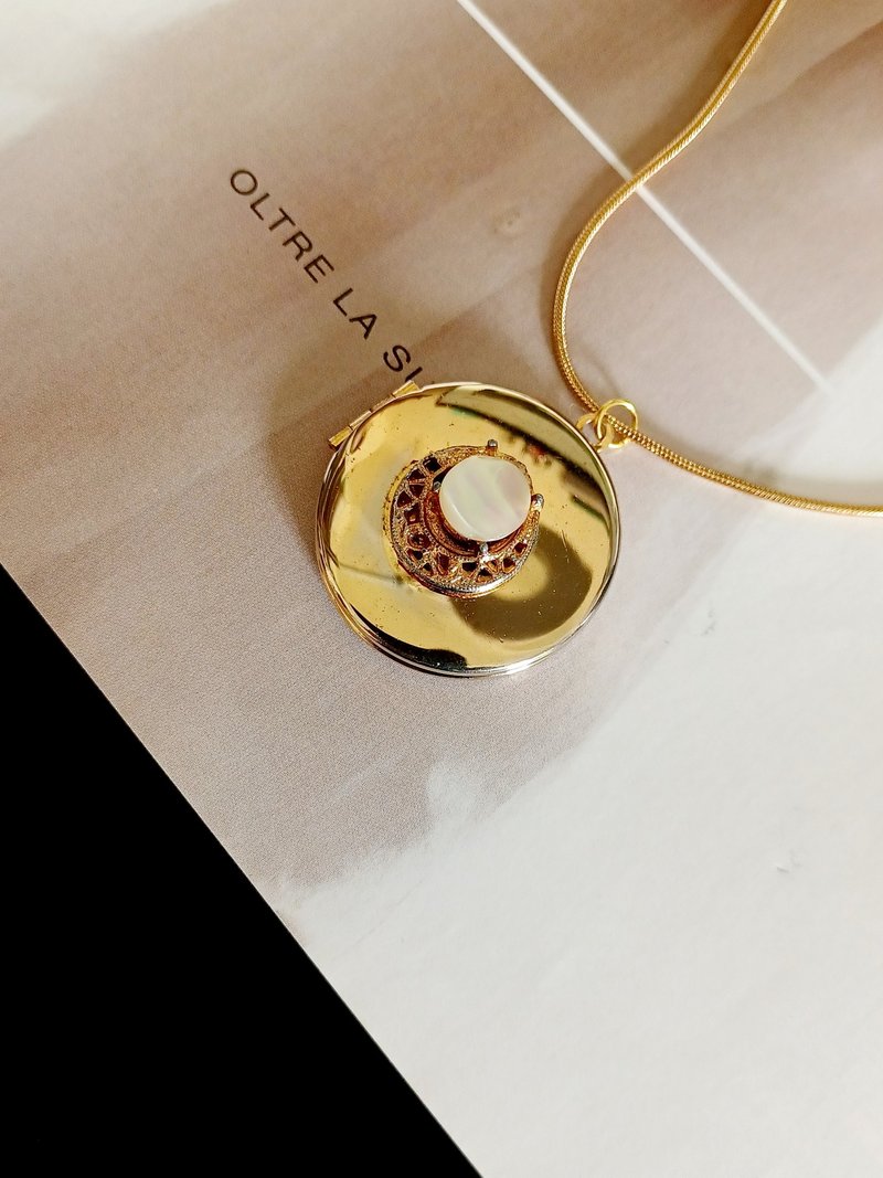vintage jewelry 復古金色圓形珠貝 locket 項鍊 - 項鍊 - 其他金屬 