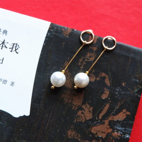 讓美麗觸手可及 hi onion 點綴你的每一刻精彩。 HiOnion原創珍珠耳環復古14K包金長款耳釘法式優雅精緻防過敏耳夾