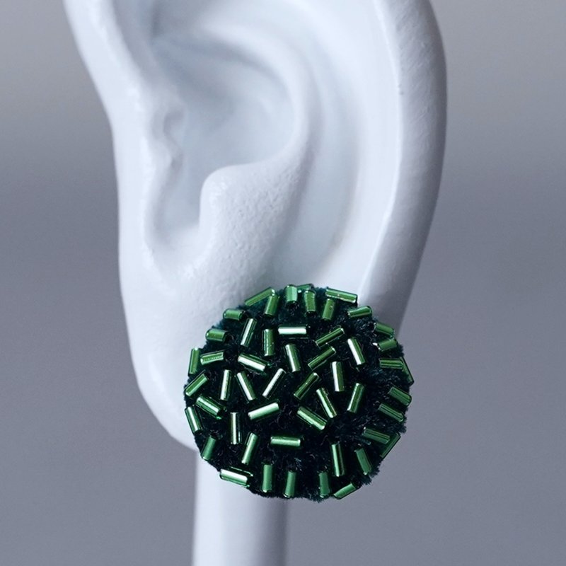 散落 耳針 No4 圓形 竹珠 刺繡 綠色 翠綠色 獨一無二 大尺寸 醫療級不鏽鋼 輕量 手繡 - 耳環/耳夾 - 玻璃 綠色