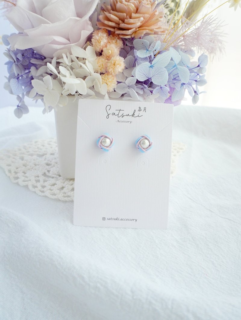 Embroidered beads. Handmade earrings , Clip-On, Japanese Mizuhiki hydrangea, simple color - ต่างหู - วัสดุอื่นๆ สีน้ำเงิน