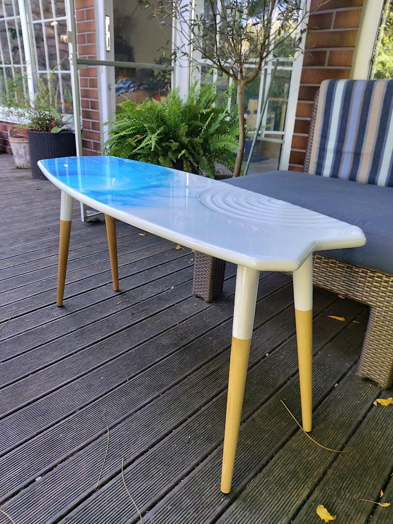 Surfboard coffee table with 3d effect - เฟอร์นิเจอร์อื่น ๆ - วัสดุอื่นๆ ขาว