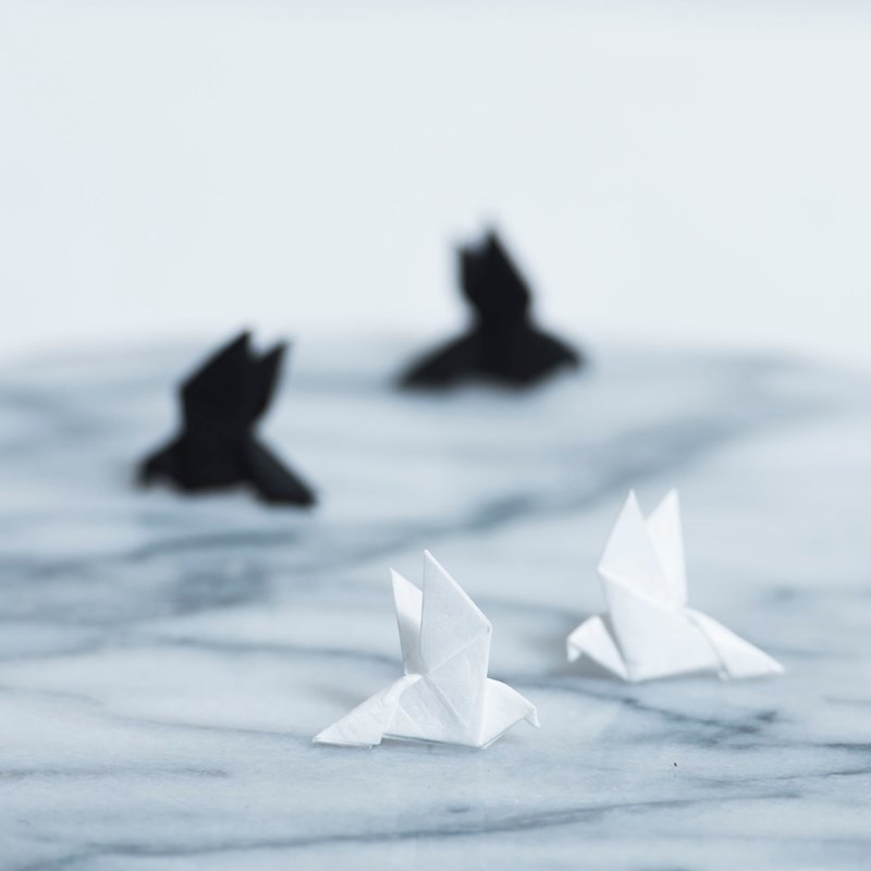 \ LITTLE BIRDS / Origami Earrings_Freedom Bird - Earrings & Clip-ons - Other Materials White