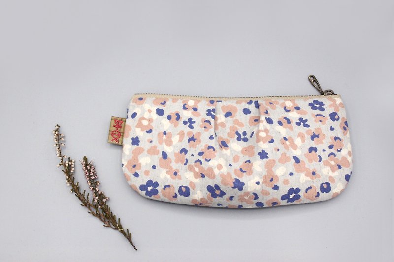 Ping-purpose bag - light blue retro small Leopard, Japanese cotton Linen, double-sided color - กระเป๋าเครื่องสำอาง - ผ้าฝ้าย/ผ้าลินิน สึชมพู