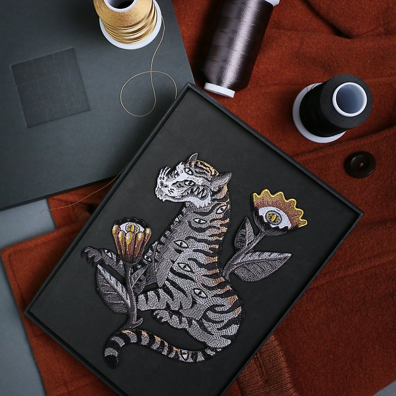 Tiger Box Set Embroidered Patch Design - สติ๊กเกอร์แทททู - งานปัก สีเทา