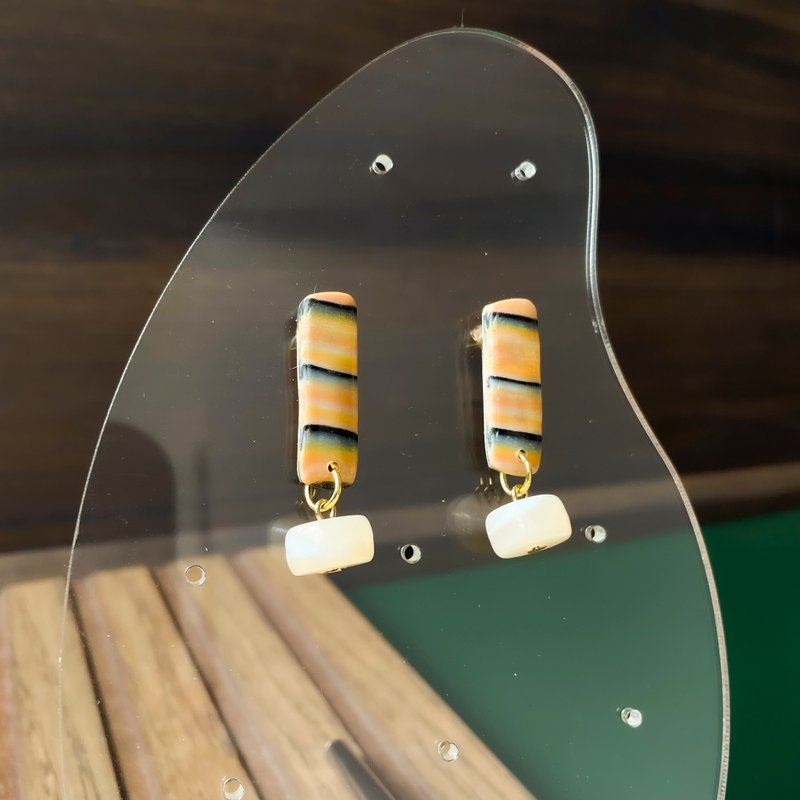 Dangling bar earrings, golden navy white pearl Stone - 耳環/耳夾/耳骨夾 - 其他材質 多色