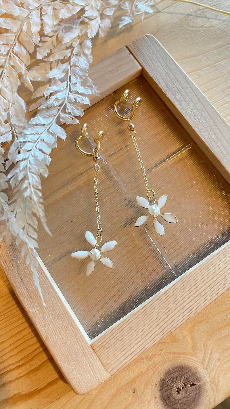 pearl resin flower - Earrings & Clip-ons - Resin White