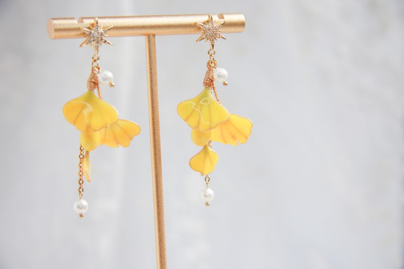 Ginkgo Ginkgo Fruit Handmade Resin Earrings Wedding | Holiday Gifts - ต่างหู - เรซิน สีเหลือง