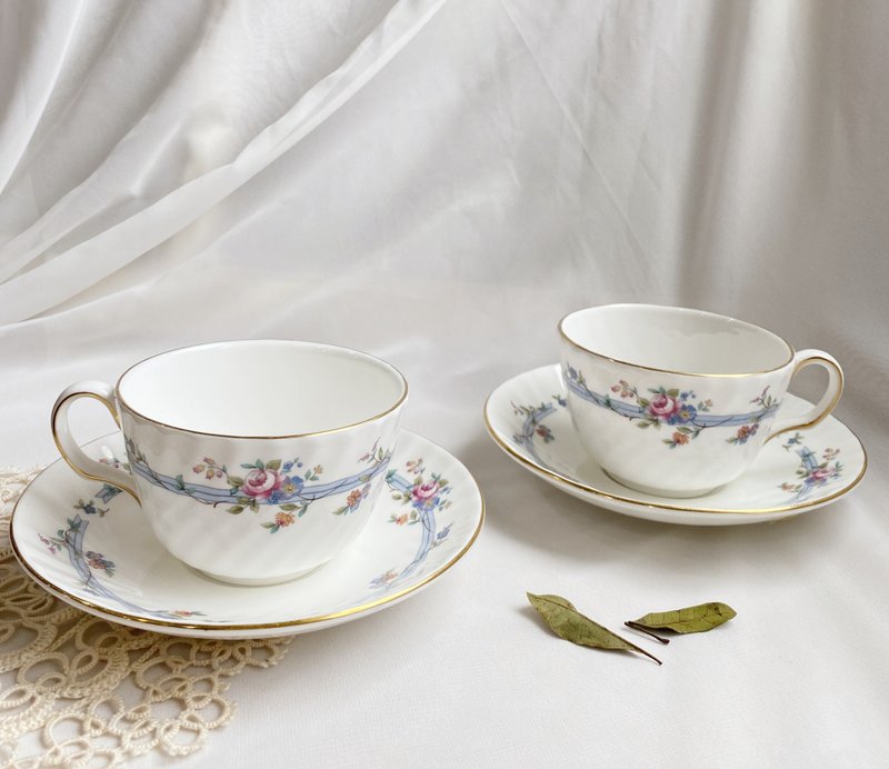 [Good Day Fetish] British ROYAL Antique Rose Flower Bone China Tea Cup and Saucer Set Happy Afternoon Tea - ถ้วย - เครื่องลายคราม ขาว