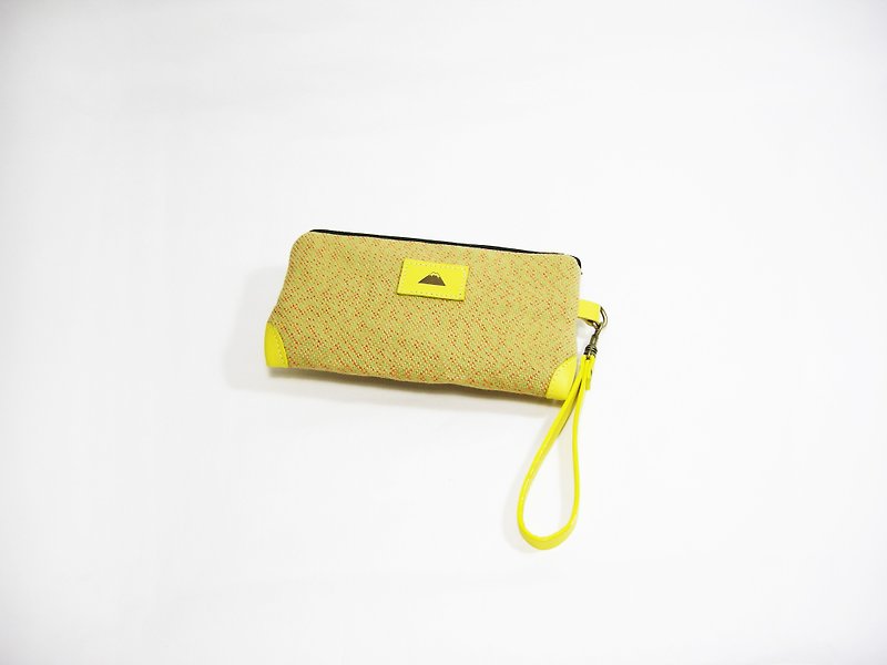 ● yellow mixed / leather zipper mobile phone bag (Japanese cotton weave) _ _ Zuo zuo hand system Fuji Shan Lei carved cloth / leather package - กระเป๋าถือ - ผ้าฝ้าย/ผ้าลินิน สีเหลือง
