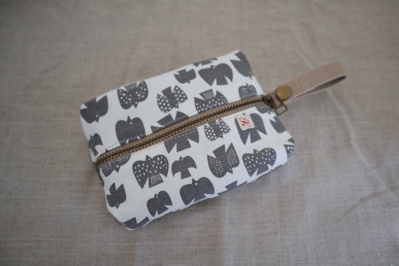 Portable Paper Bag (Gray/Bird) - กระเป๋าเครื่องสำอาง - ผ้าฝ้าย/ผ้าลินิน 