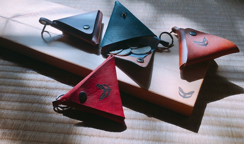 Nostalgic triangle coin purse - vegetable tanned leather hand dye - Coin Purses - Genuine Leather Multicolor