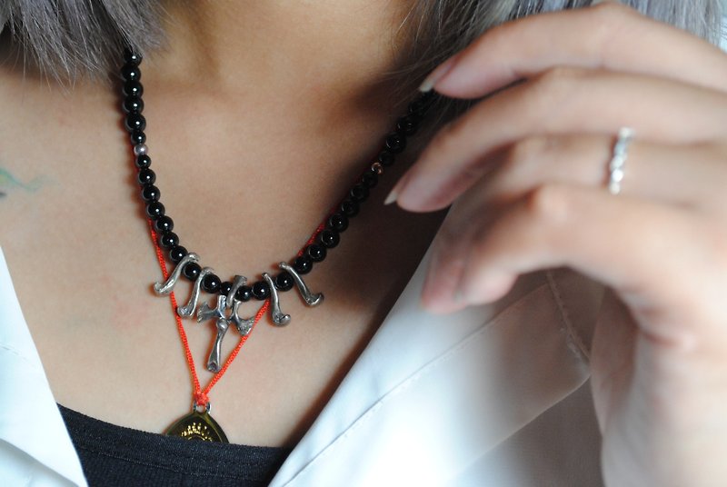Black Spring/Handmade Silver Jewelry/Beaded Necklace/Skeleton Series/Skeleton Cross Agate Necklace - สร้อยคอ - เงินแท้ สีเงิน
