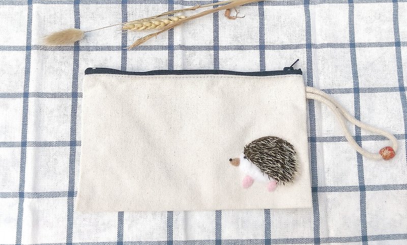 Needle Felt Hedgehog Bag - กระเป๋าเครื่องสำอาง - ผ้าฝ้าย/ผ้าลินิน ขาว