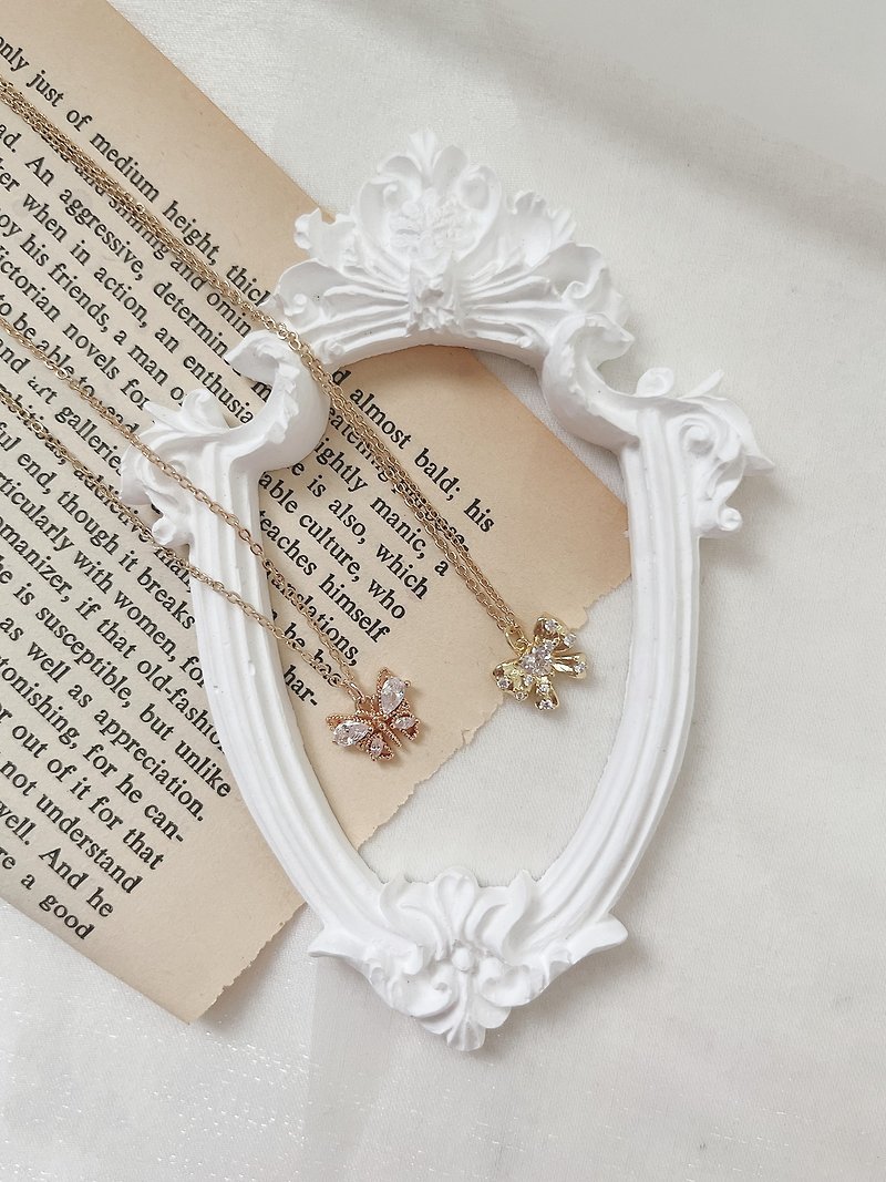 Delicate Butterfly and Bow Stone Choker Necklace - สร้อยคอ - ทองแดงทองเหลือง ขาว