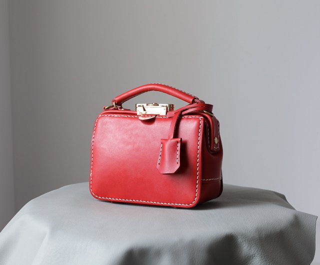 ✨極美品✨ アクアスキュータム ダレスバッグ ドクターバッグ 本革 レザー ドクターズバッグ ドクターバッグ レッド 赤 ダレスバッグ