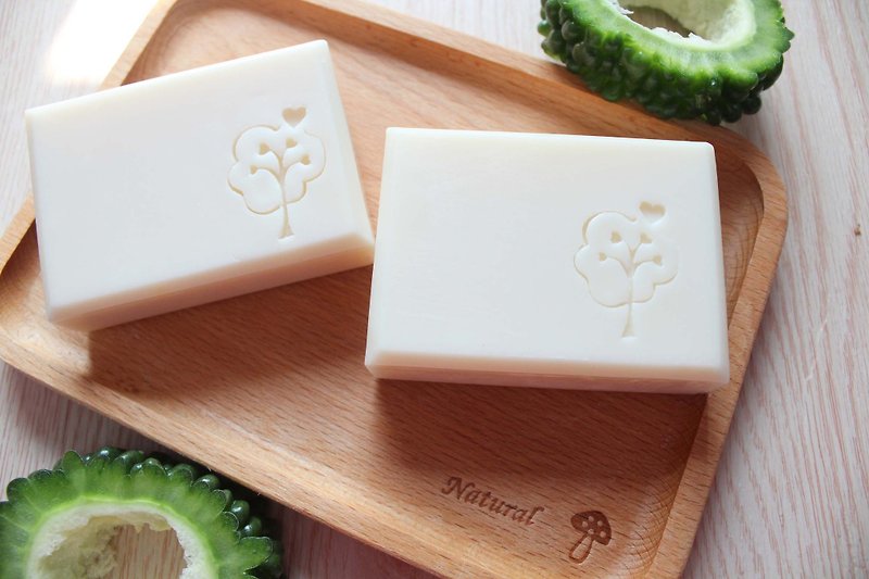 Bitter gourd tea tree net pox soap. Refreshing skin series. Planting Square, natural flowers and handmade soap - Body Wash - Plants & Flowers Green