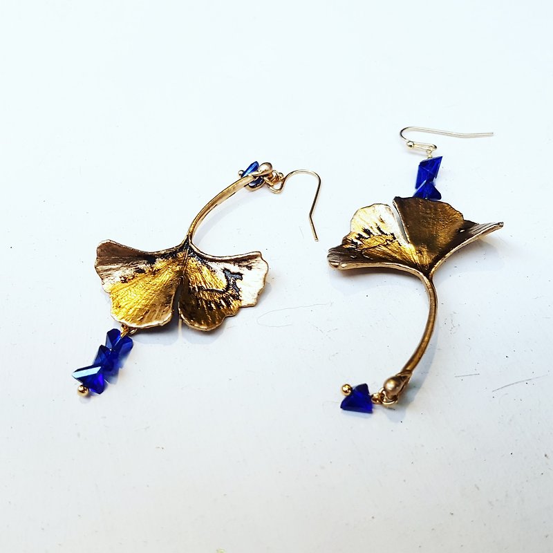 _Bronze large ginkgo asymmetric royal blue crystal drop earrings _ free modification clip - ต่างหู - คริสตัล สีน้ำเงิน