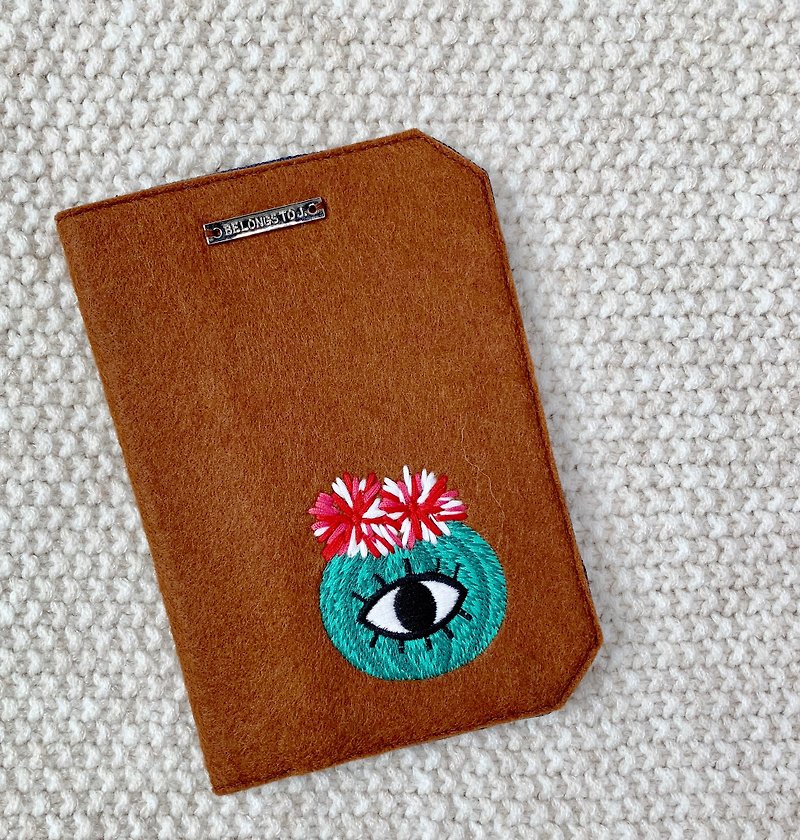 Belongs To J. Embroidery Passport Case / Passport Cover - Single Eye Boy - ที่เก็บพาสปอร์ต - งานปัก สีนำ้ตาล