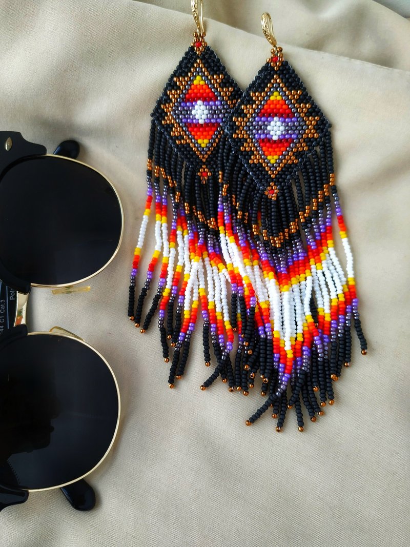 Authors unique designer beaded earrings. Black Fringe Earrings.Statement Earr - 耳環/耳夾/耳骨夾 - 玻璃 黑色