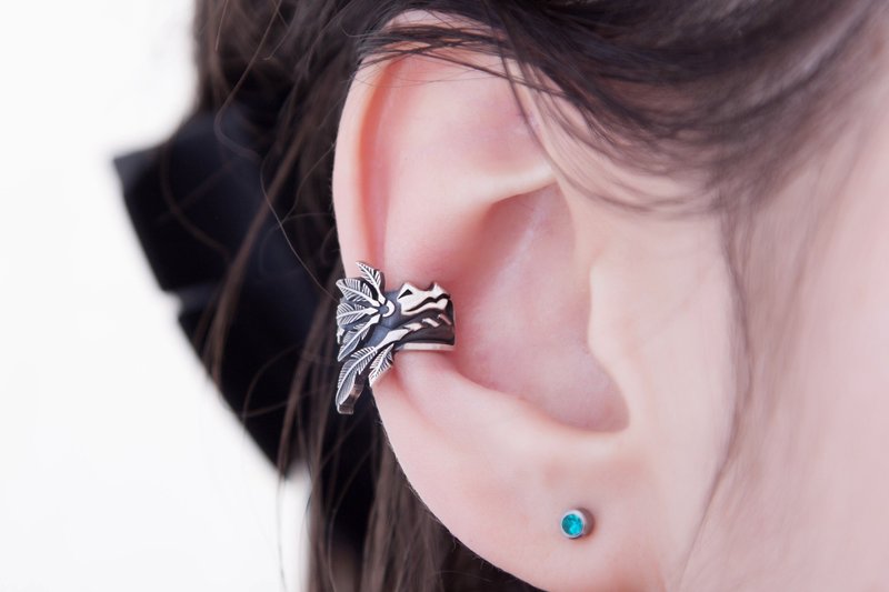 Aztec dragon Quetzalcoatl sterling silver earcuff - Feathered Serpent ear cuff - 耳環/耳夾/耳骨夾 - 銀 銀色