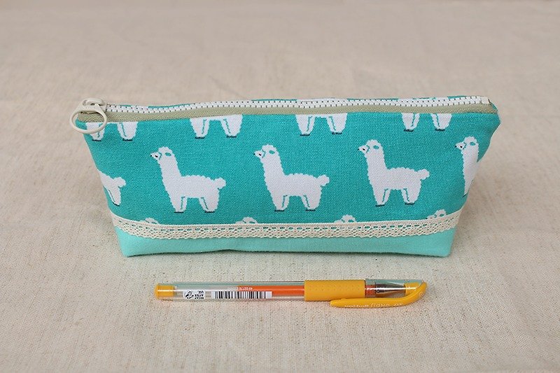 Stitching cloth bag - Alpaca grass horse models / pencil case storage bag universal bags - Pencil Cases - Cotton & Hemp 