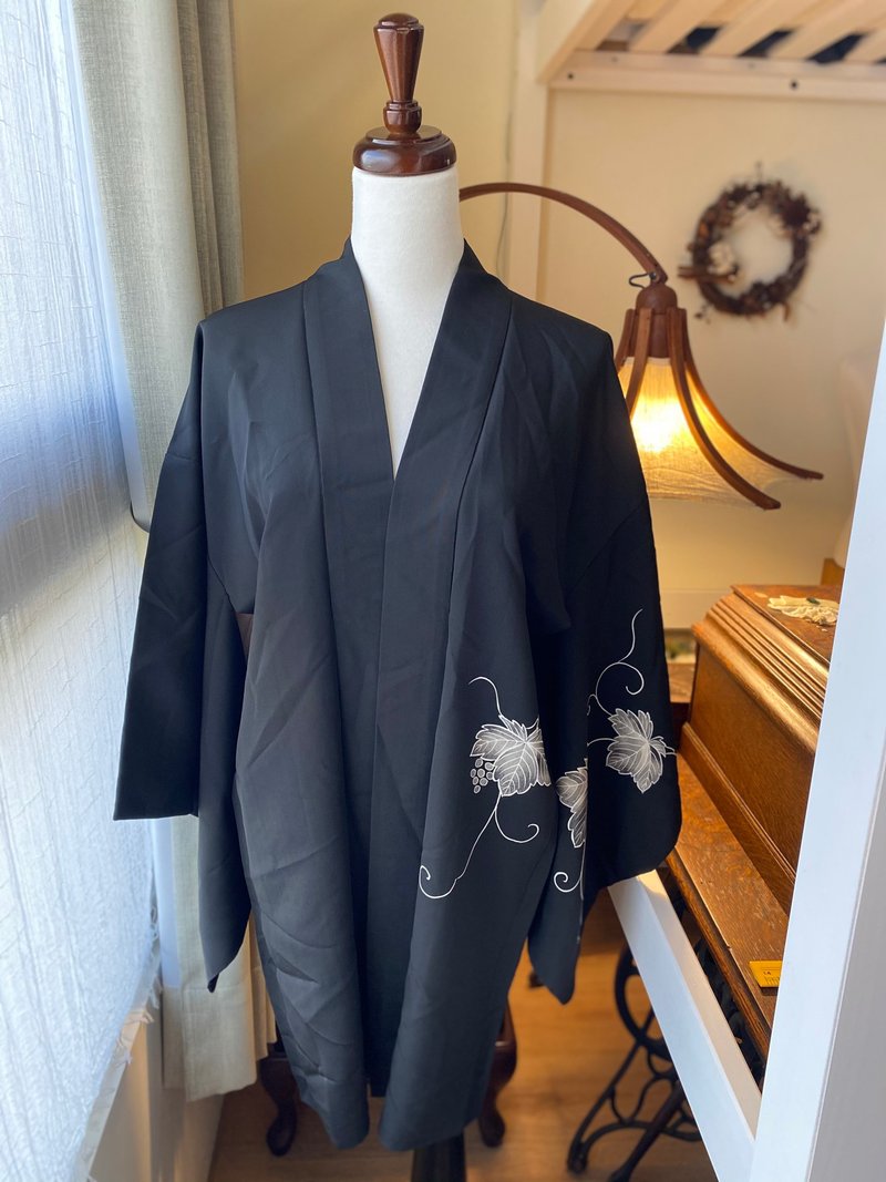 刺繡葡萄藤古著羽織 - 女大衣/外套 - 絲．絹 黑色